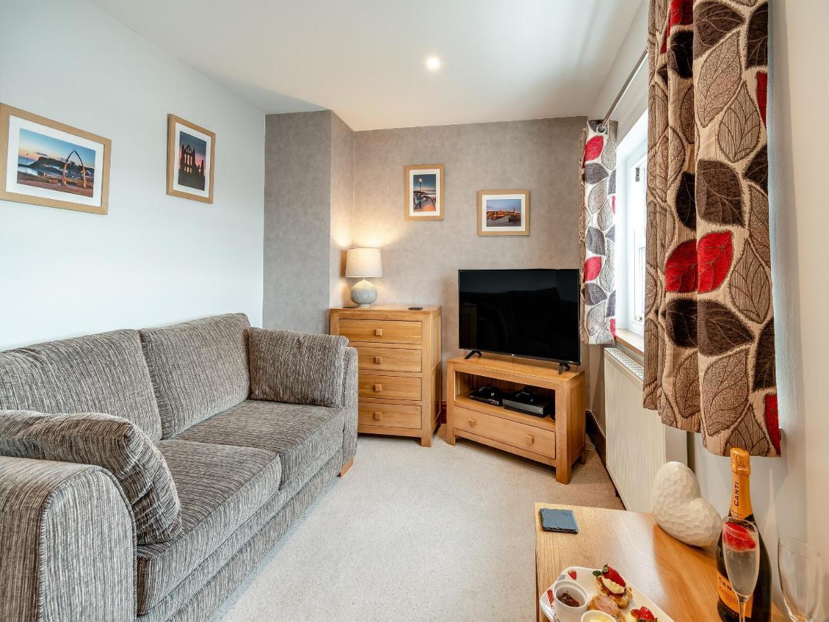 Nans Cottage - Uk43350 ウィットビー エクステリア 写真